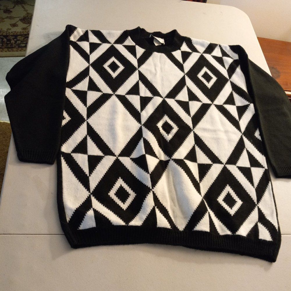 Jessica Scott White/Black Geometric Sweater